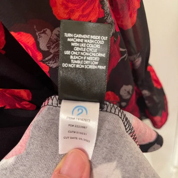 Torrid Floral V-Neck Chiffon Blouse - Red and Black - size 1 (14/16) - Picture 10 of 12